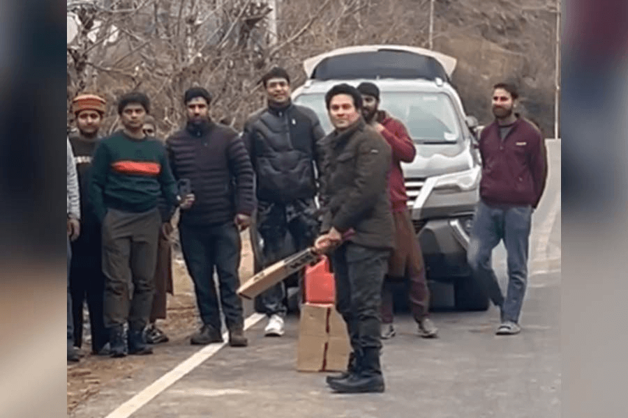 Sachin Tendulkar's Gulmarg Cricket Showdown: A Match Made in Heaven 15 Sachin Tendulkar's Gulmarg Cricket Showdown: A Match Made in Heaven