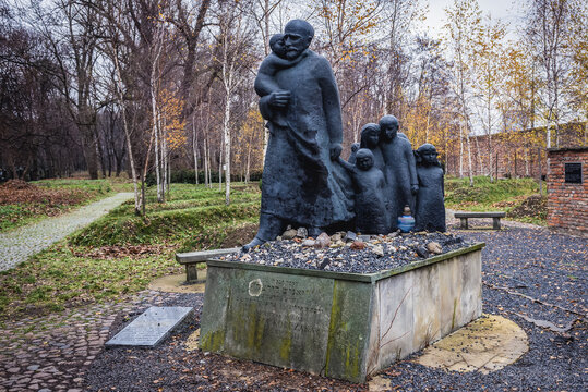 10 Best Things to Do in Warsaw, What is Warsaw Most Famous For? 24 The Jewish Cemetery (Cmentarz Żydowski)