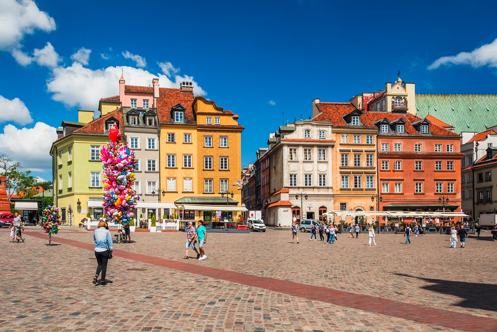 10 Best Things to Do in Warsaw, What is Warsaw Most Famous For? 17 Castle Square (Plac Zamkowy)