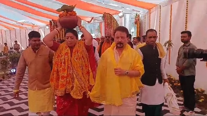Smriti Irani's Housewarming in Amethi: A Fusion of Tradition, Triumph, and New Beginnings 15 Smriti Irani