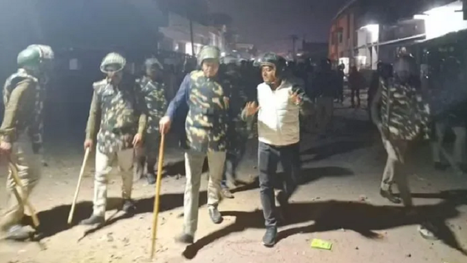 Bihar Violence: Communal Clashes During Saraswati Idol Immersion Leave Over 40 Injured 15 Bihar Violence: Communal Clashes During Saraswati Idol Immersion Leave Over 40 Injured