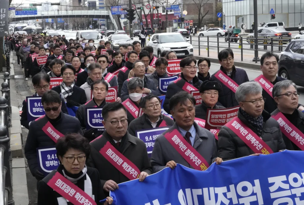 South Korea Seoul : 4 Days for Young Doctors to End Strike or Face Suspended Licenses & Prosecution 16 South Korea Seoul : 4 Days for Young Doctors to End Strike or Face Suspended Licenses & Prosecution