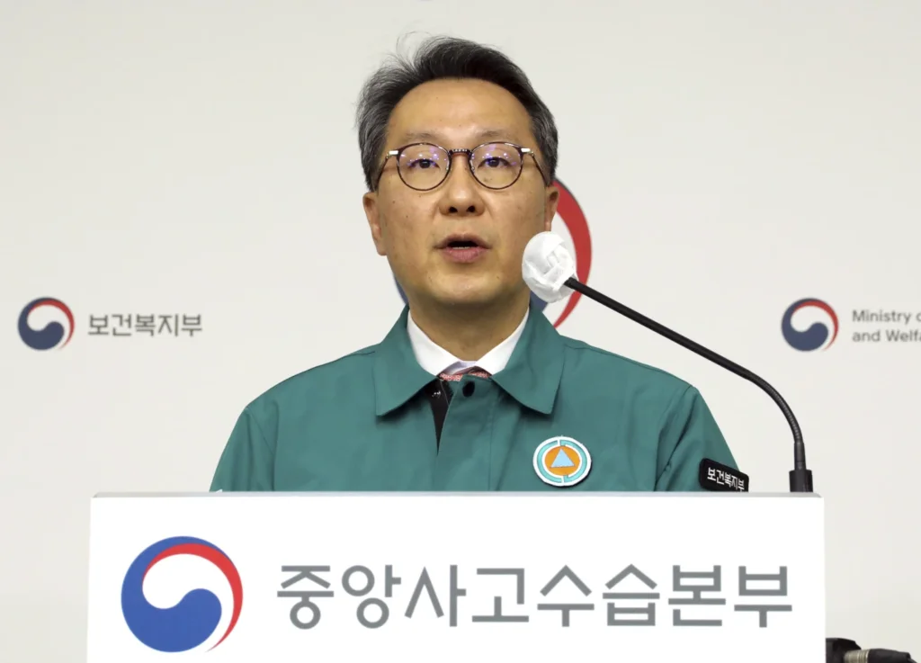 South Korea Seoul : 4 Days for Young Doctors to End Strike or Face Suspended Licenses & Prosecution 15 South Korea Seoul : 4 Days for Young Doctors to End Strike or Face Suspended Licenses & Prosecution