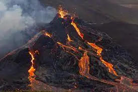 "Iceland's Sylingarfell Volcano Erupts Again in 2024: Molten Rocks Spew from Fissures. 15 "Iceland's Sylingarfell Volcano Erupts Again in 2024