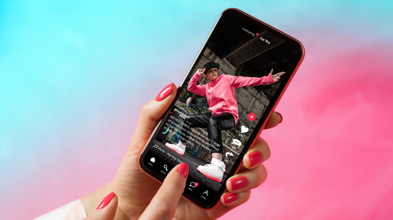 YouTube Shorts Remix Feature: How to Use and Compete with TikTok. 15 YouTube Shorts Remix