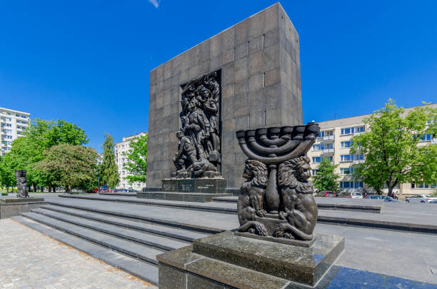 10 Best Things to Do in Warsaw, What is Warsaw Most Famous For? 23 Jewish Ghetto Memorial (Pomnik Bohaterow Getta)