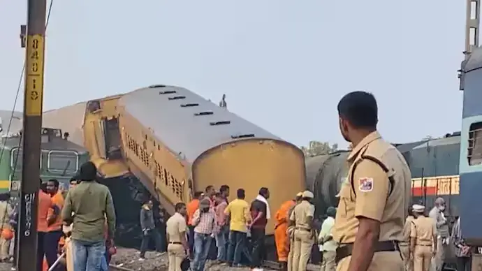 Railway Minister Blames Train Collision on Driver Watching Cricket on Phone 16 Railway