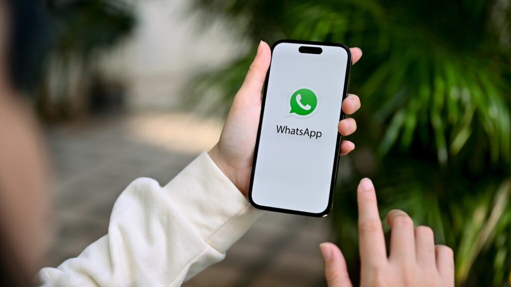 WhatsApp Tests New Features: QR Code Sharing and Similar Channel Suggestions | Everything You Need to Know 15 WhatsApp Tests New Features: QR Code Sharing