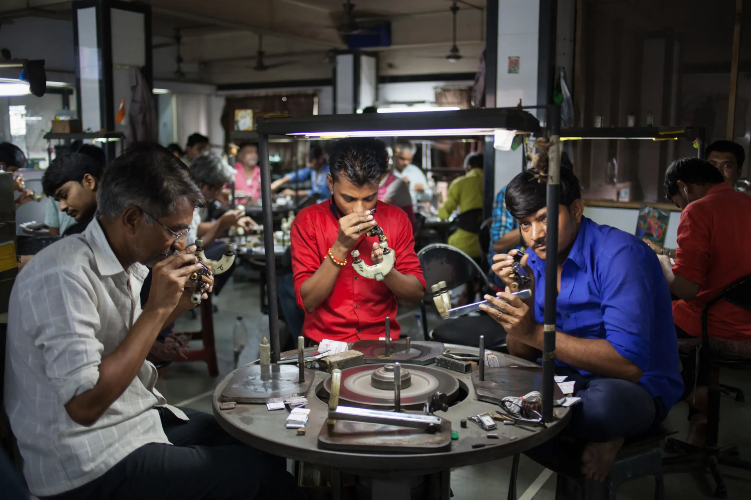 Surat Diamond Industry in Crisis: US Ban on Russian Rough Imports Sparks Concerns. 14 Surat Diamond
