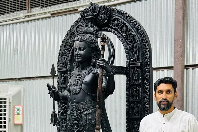 Craftsman Arun Yogiraj Reveals Hammer and Chisel Used to Sculpt 'Divine Eyes' of Ram Lalla Idol. 14 Arun Yogiraj, Ram Lalla