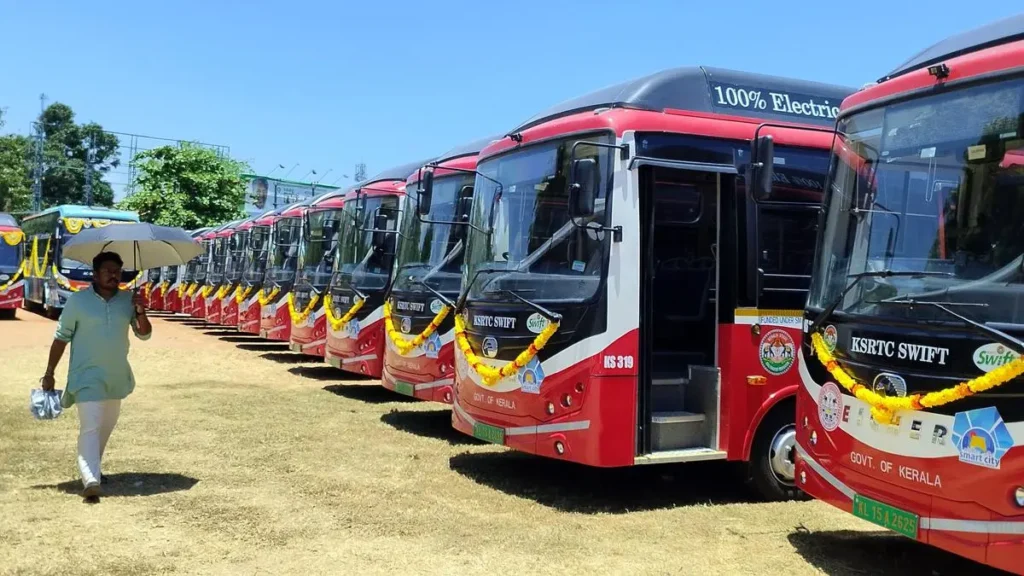 KSRTC Provides ₹10 Lakh Aid to Family of Accident Victim. 2 KSRTC