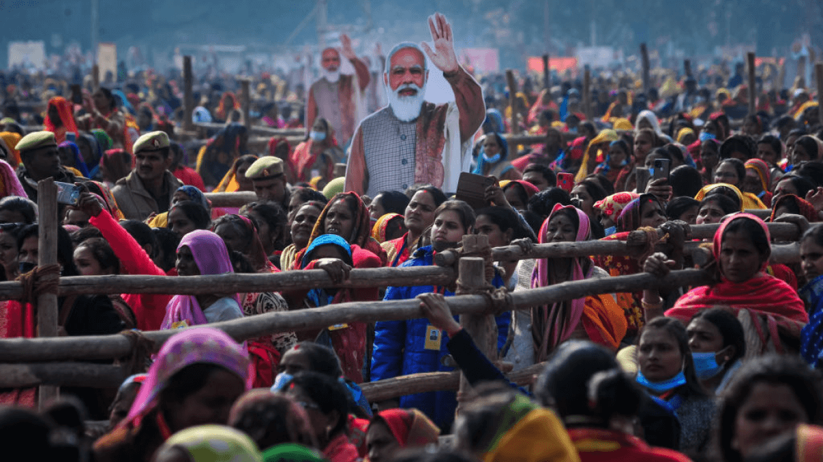 PM Modi Criticizes Rahul for 'People Lying Drunk on Roads' Remark in Varanasi 14 PM Modi Criticizes Rahul