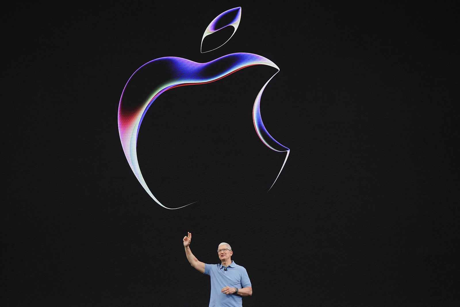 Apple: Ruchir Dave Gujarat College Graduate Takes Helm as Apple Audio's New CEO. 14 Apple Audio's New CEO