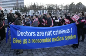 South Korea Seoul : 4 Days for Young Doctors to End Strike or Face Suspended Licenses & Prosecution 27 South Korea Seoul : 4 Days for Young Doctors to End Strike or Face Suspended Licenses & Prosecution