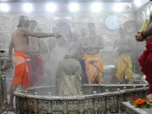 Mahashivratri Celebrations: Bhasma Aarti at Mahakal Temple & Sea of Devotees at Kashi Vishwanath | Video 27 Mahashivratri Bhasma Aarti 2024