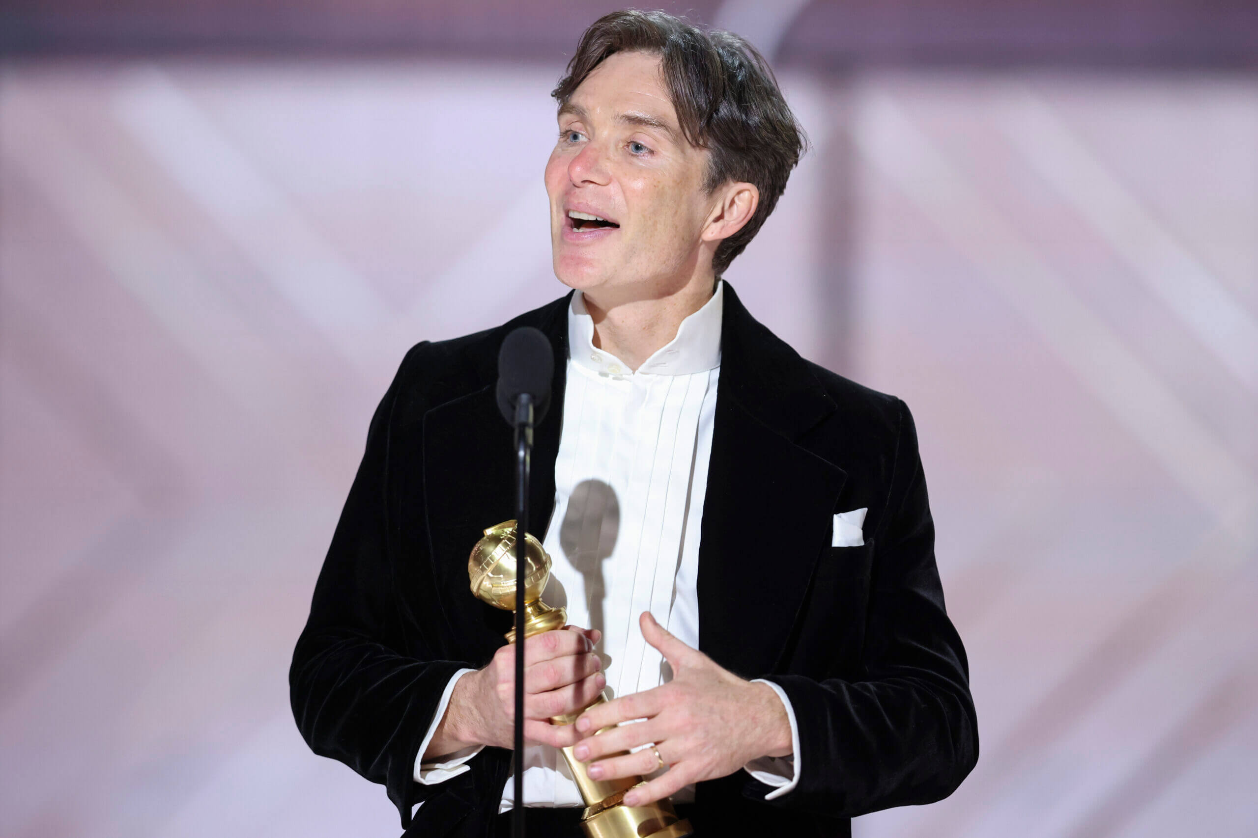 Christopher Nolan and Cillian Murphy Clinch First Oscars with 'Oppenheimer' 14 Oscars Oppenheimer