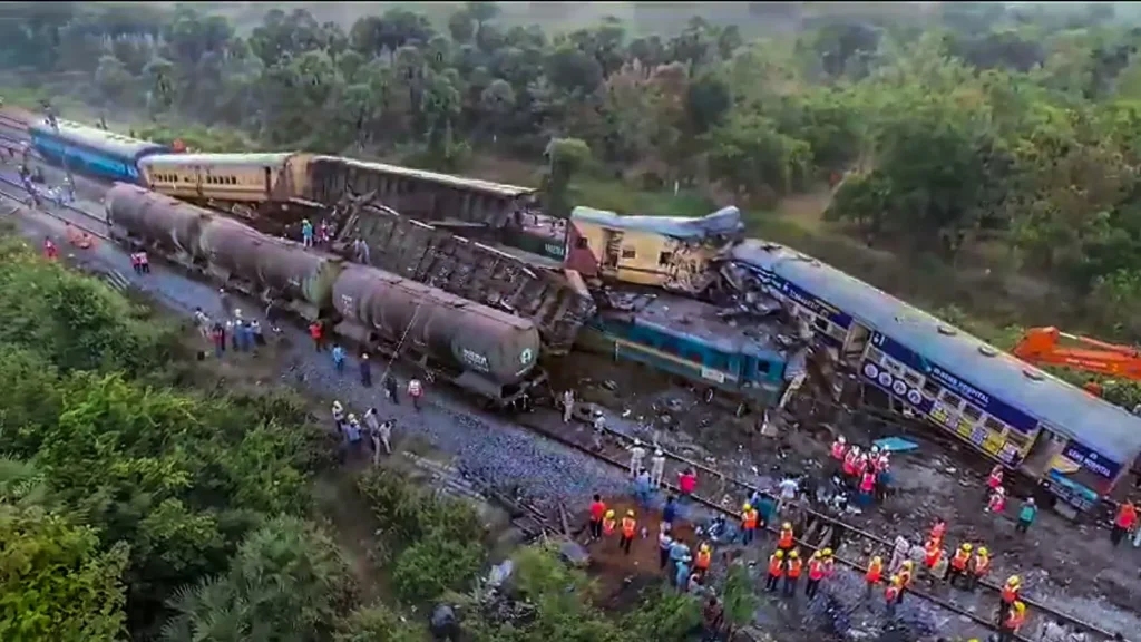 Railway Minister Blames Train Collision on Driver Watching Cricket on Phone 3 Railway Minister Blames Train Collisio