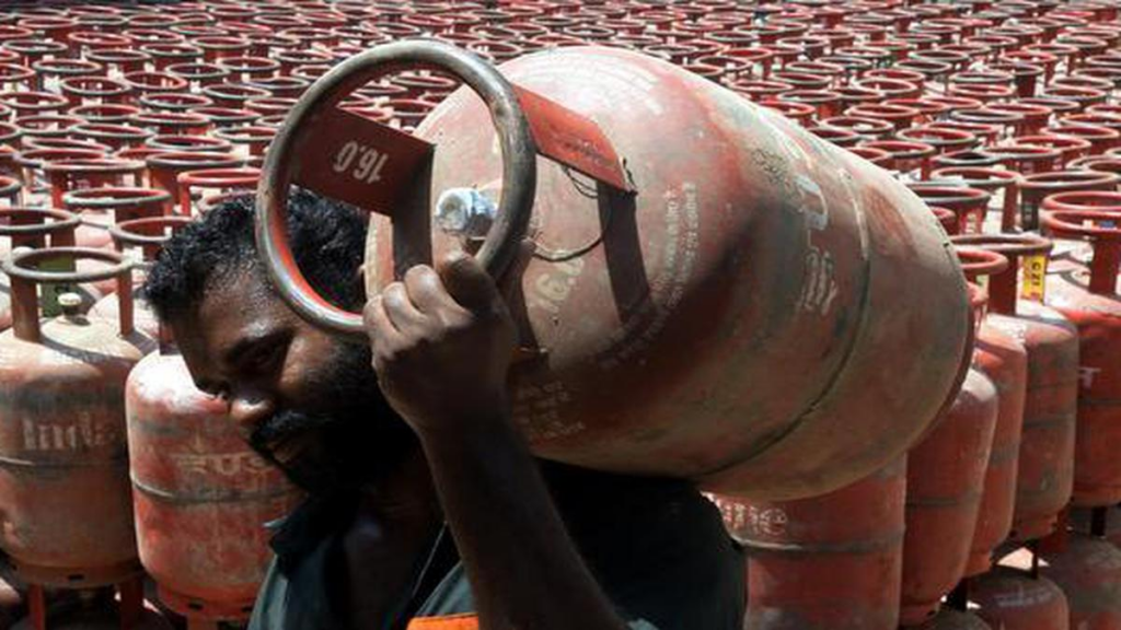 PM Modi Announces Reduced LPG Cylinder Price for International Women's Day