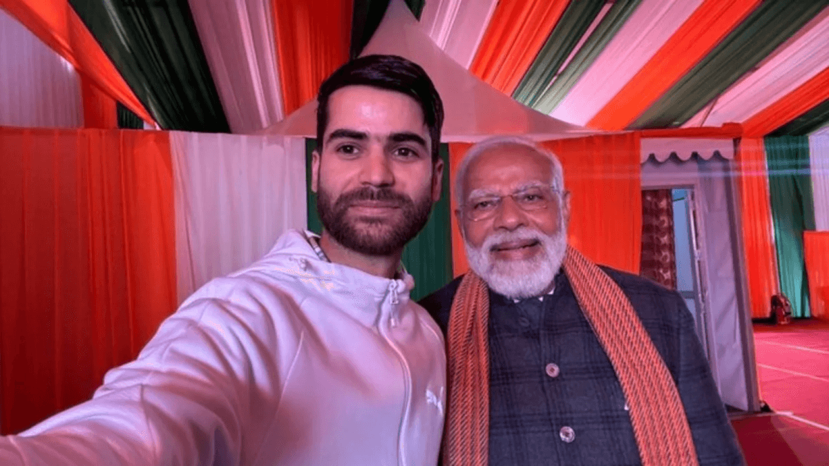 Meet Kashmir's Impressive Nazim Who Caught PM Narendra Modi's Attention – Selfie Included! 14 Nazim and Pm Modi
