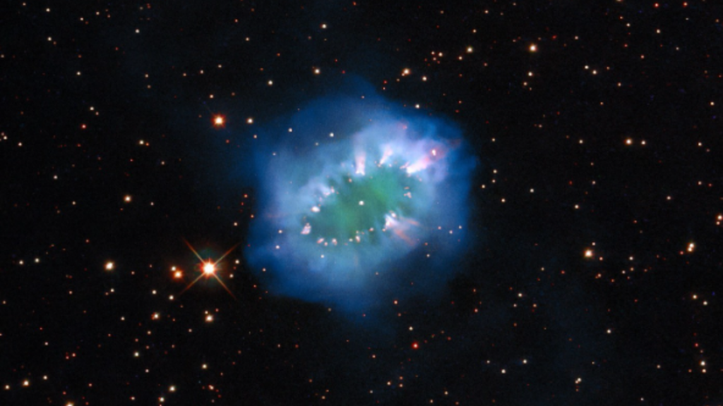 NASA Captures Stunning 'Cosmic Jewelry' 15,000 Light Years Away 1 NASA Cosmic Jewelry