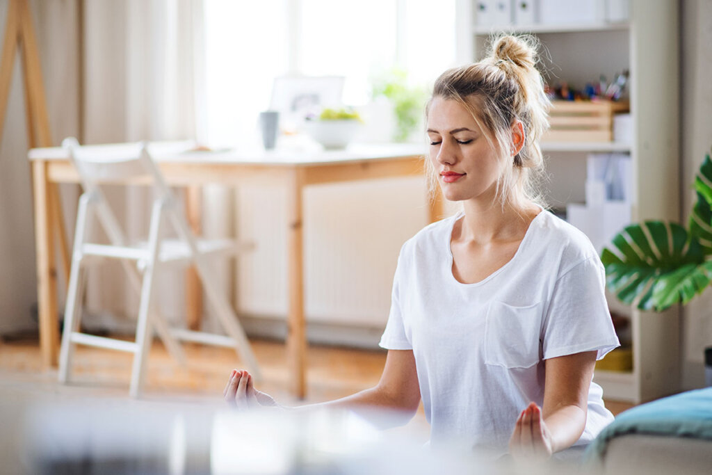 To Overcome Stress and Depression : 3 Proven Strategies 17 Practice Taking care of oneself and Solid Survival techniques: