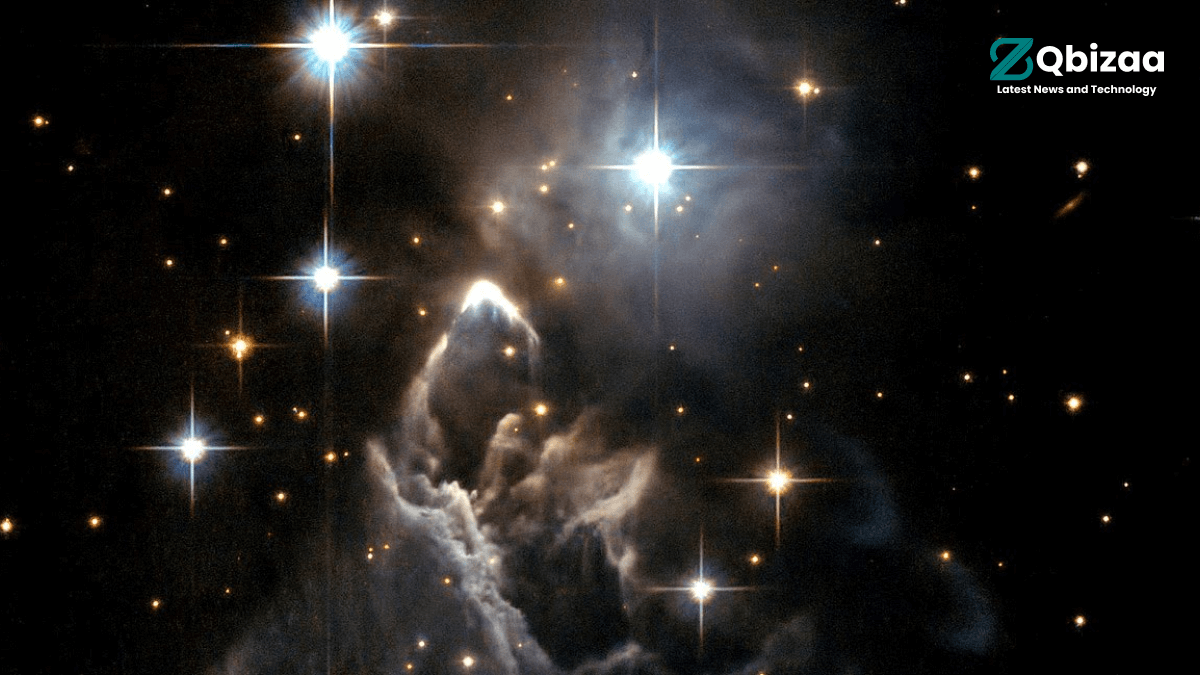 Exploring the Triple-Star System Cosmic Dance: Hubble Telescope's Spectacular Glimpse in 2024. 14 Triple-Star System
